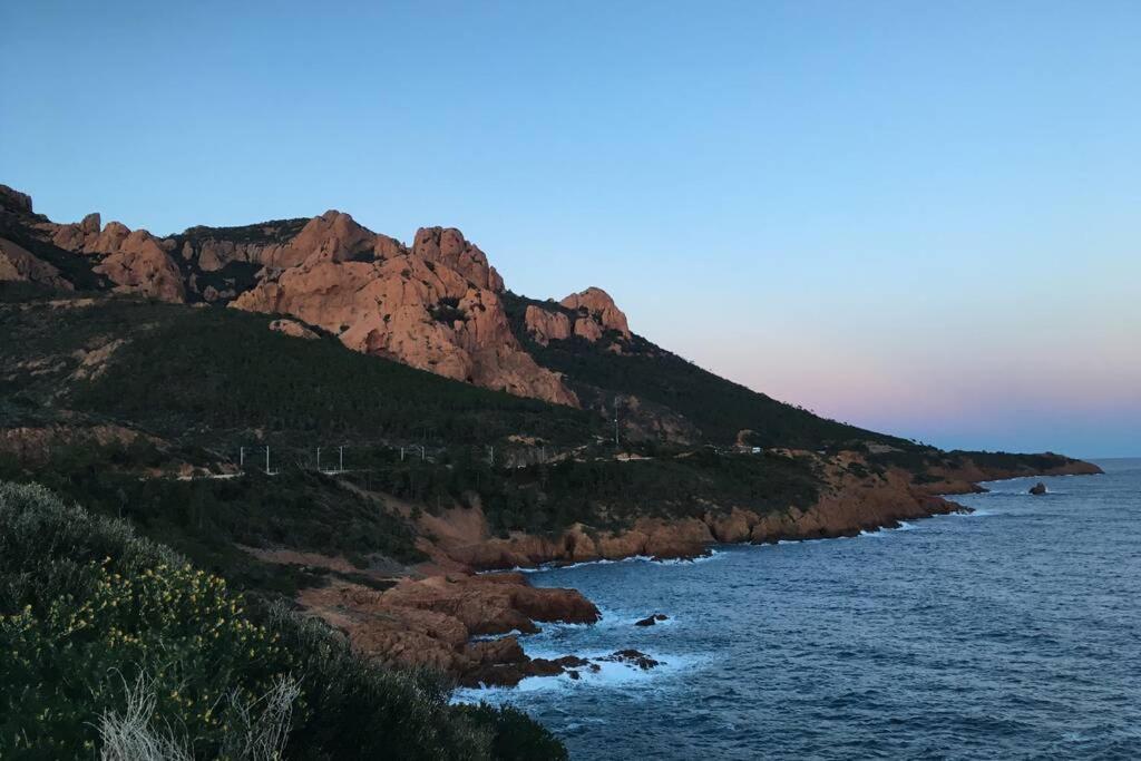 Villa A L'Etage Avec Piscine Proche Bord De Mer Saint-Raphaël Esterno foto