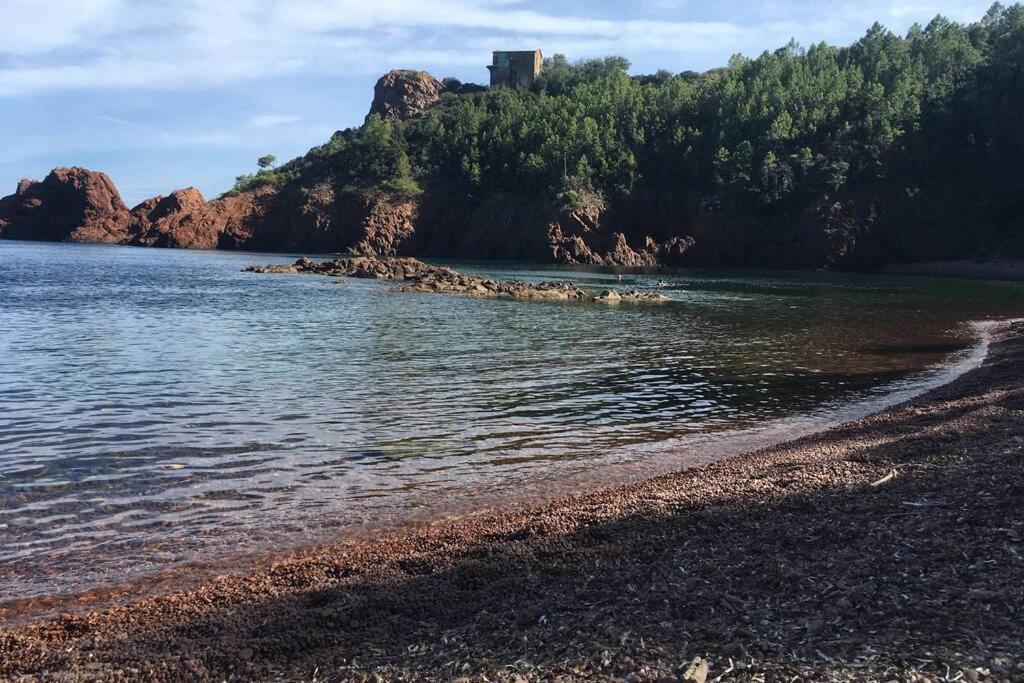 Villa A L'Etage Avec Piscine Proche Bord De Mer Saint-Raphaël Esterno foto