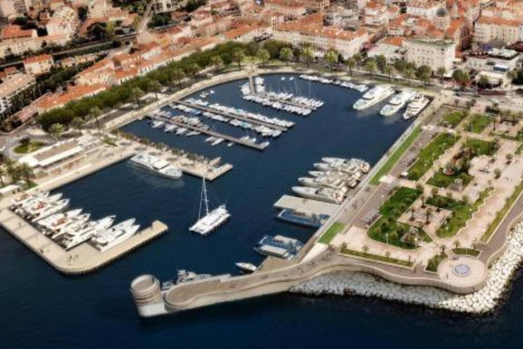Villa A L'Etage Avec Piscine Proche Bord De Mer Saint-Raphaël Esterno foto