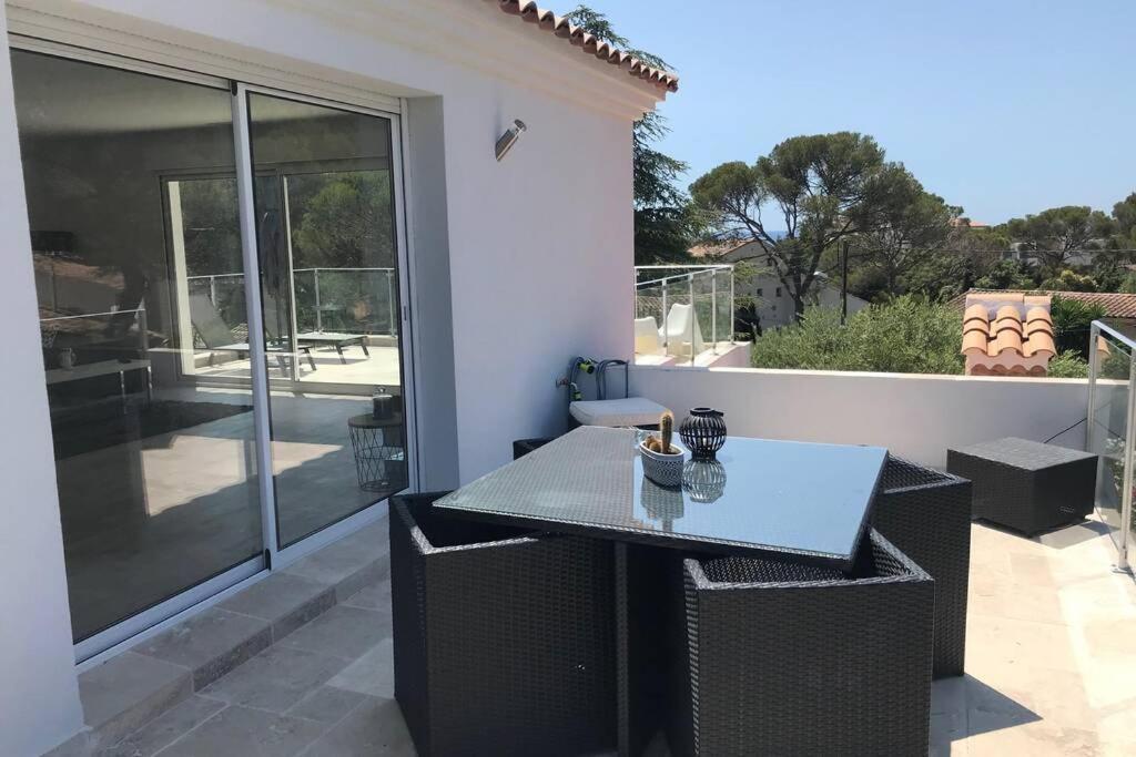 Villa A L'Etage Avec Piscine Proche Bord De Mer Saint-Raphaël Esterno foto