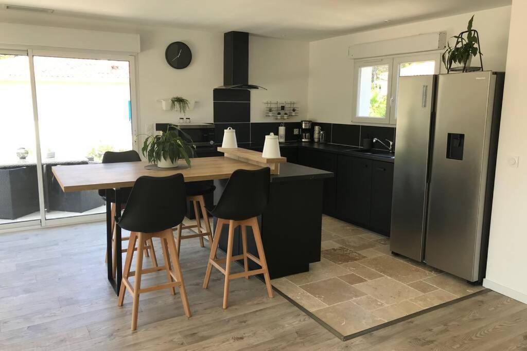 Villa A L'Etage Avec Piscine Proche Bord De Mer Saint-Raphaël Esterno foto