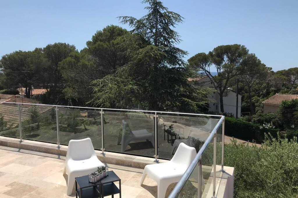 Villa A L'Etage Avec Piscine Proche Bord De Mer Saint-Raphaël Esterno foto