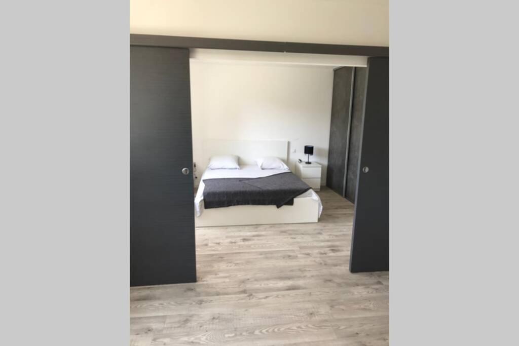 Villa A L'Etage Avec Piscine Proche Bord De Mer Saint-Raphaël Esterno foto