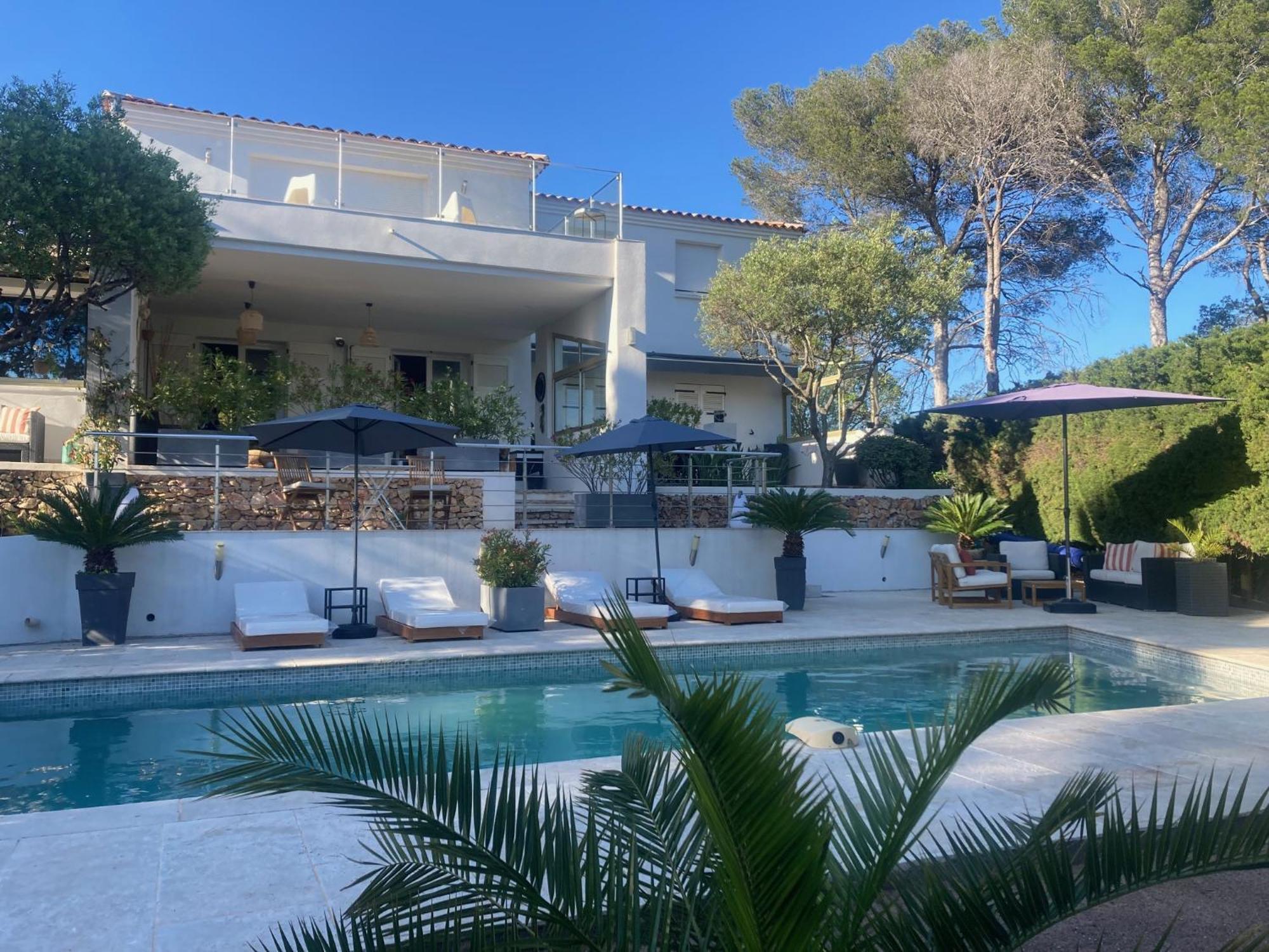 Villa A L'Etage Avec Piscine Proche Bord De Mer Saint-Raphaël Esterno foto