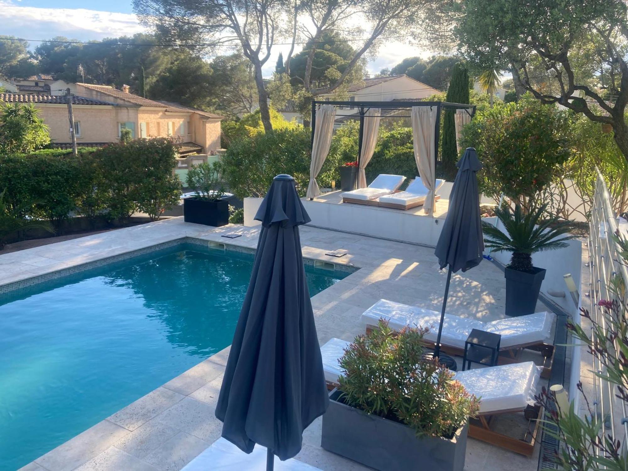 Villa A L'Etage Avec Piscine Proche Bord De Mer Saint-Raphaël Esterno foto